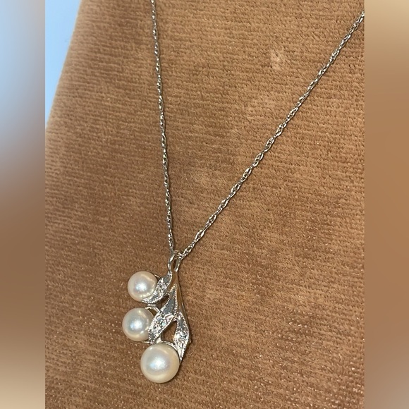 Solid 14K White Gold Antique Pearl Trio Natural Diamond Pendant Vintage Necklace - Picture 3 of 13